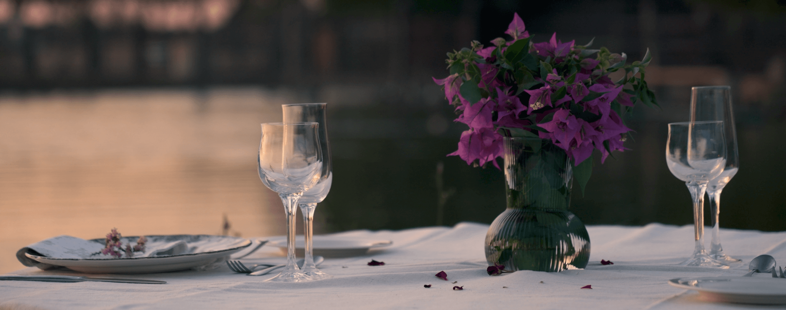 Los Taranjales - Mesa en la laguna